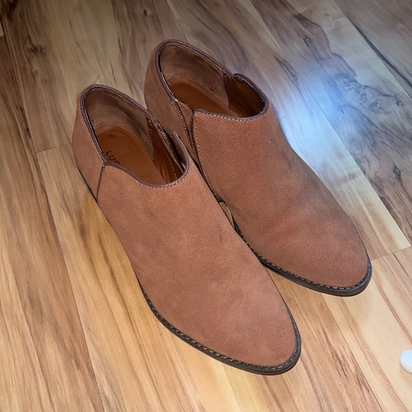 Lucky Brand Bootie - Picture 1 of 4